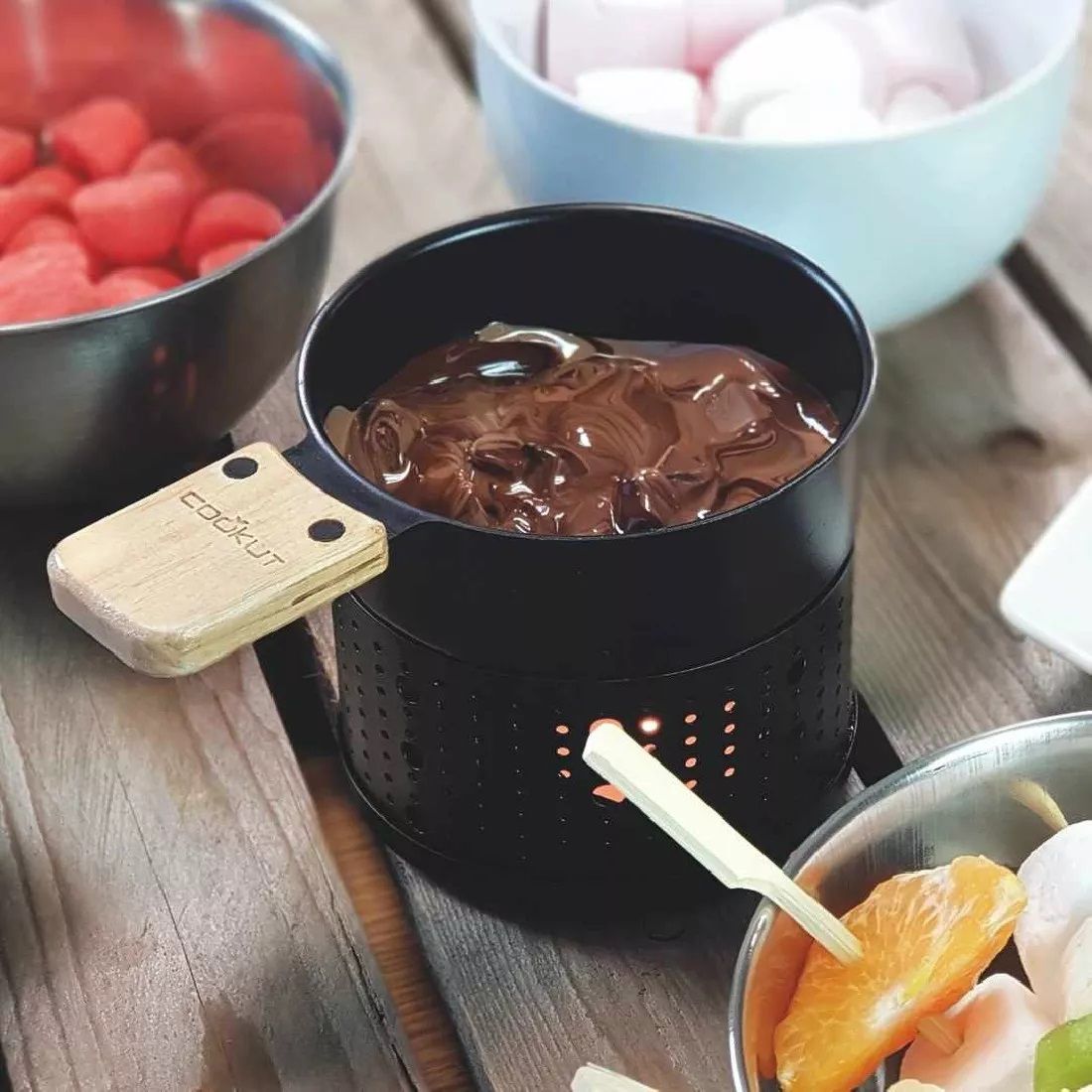 fondue au chocolat à la bougie - expérience gourmande unique en hébergement insolite