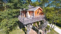 Une cabane dans les arbres unique en Aquitaine : Le château dans les arbres