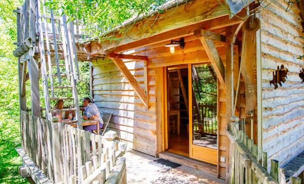 cabane dans les arbres aquitaine